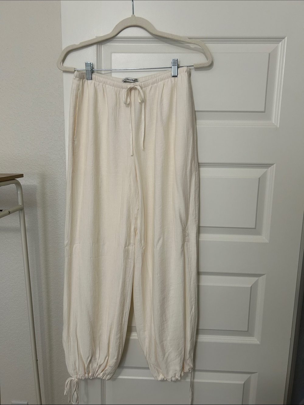 Abercrombie & Fitch Cream Drawstring Joggers